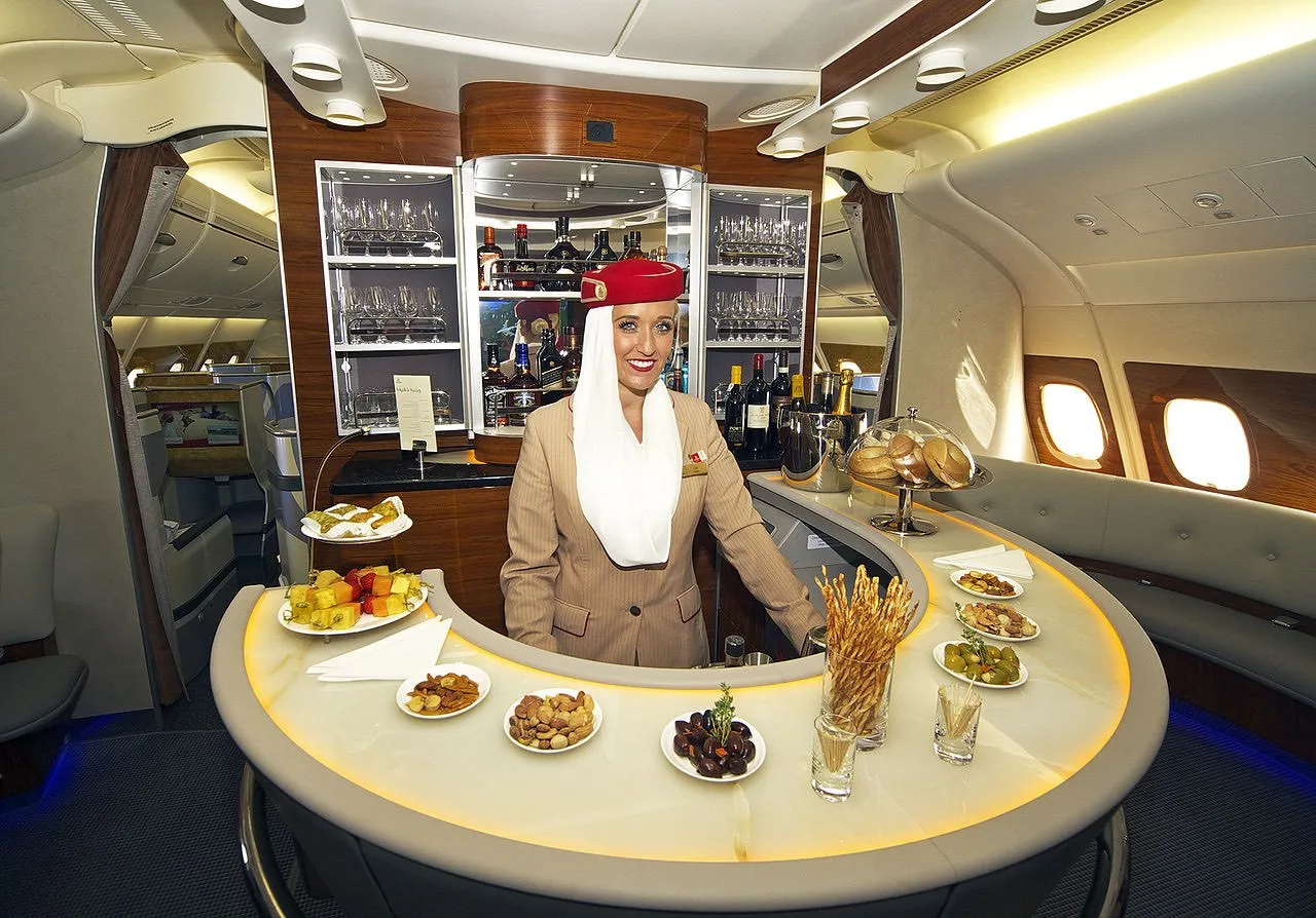 Emirates Stewardess Tot